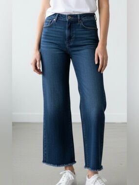 NWT- SUSAN GRAVER -  Wide-Leg ankle, crop jeans 👖 in Dark Blue denim